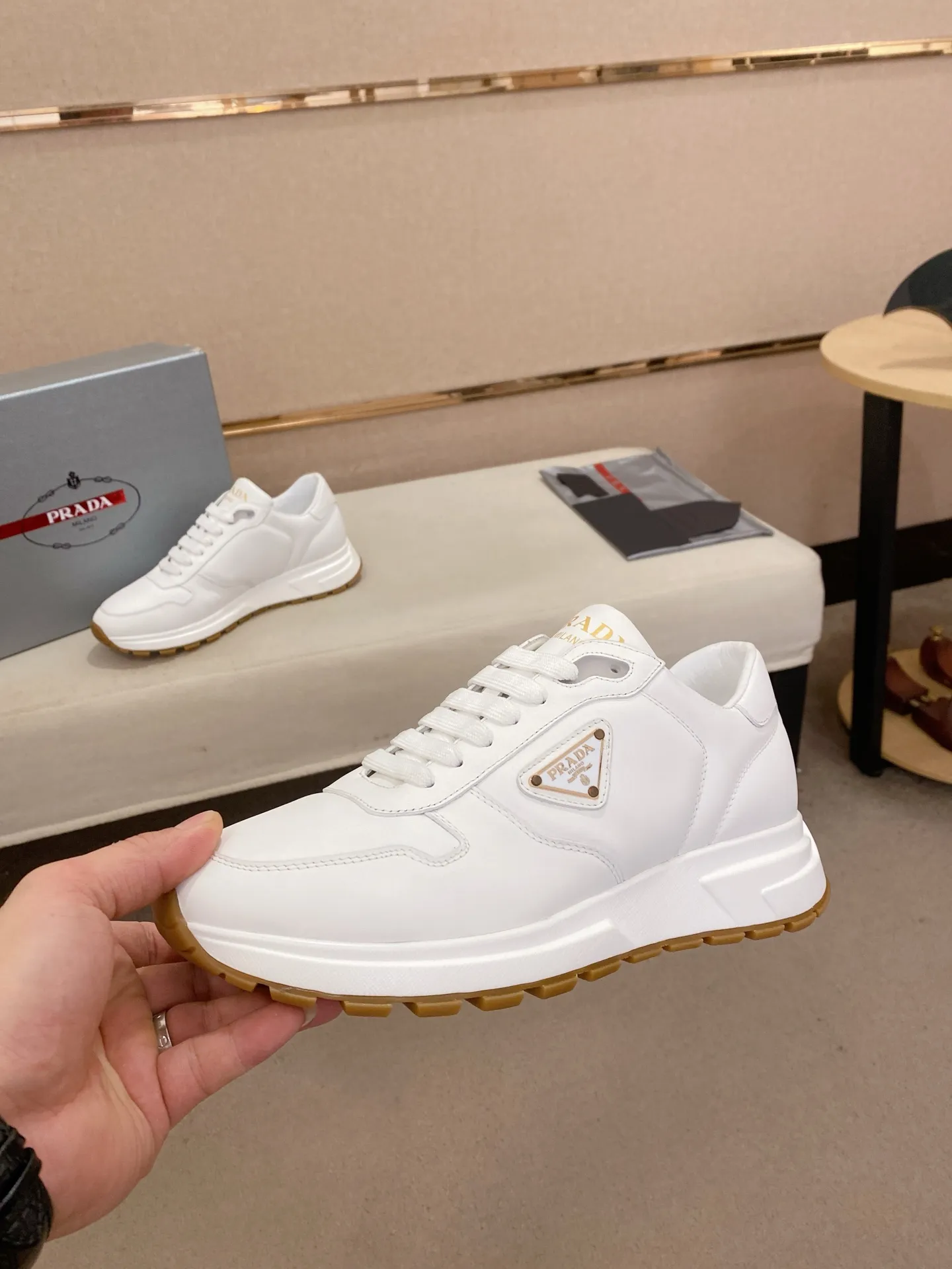 Factory price 540💰 ✔️✔️✔️High version High-quality new PRADA counters are on the market at the same time. The new men's shoes and 😘fabrics are selected from imported first-layer cowhide and are made by pure handcrafts. Lining: Full cowhide lining. 👍🏿 High-end ☄️ air-cushion molded anti-slip rubber outsole, exquisite lines, simple and elegant, comfortable and high-end for leisure travel. Code number: 38 to 44